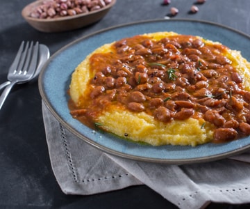 Polenta e feijão