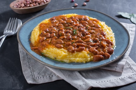 Polenta e feijão