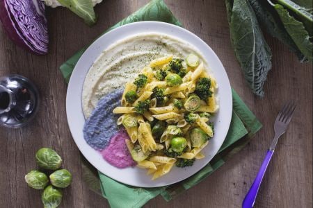 Penne aos cinco tipos de couve