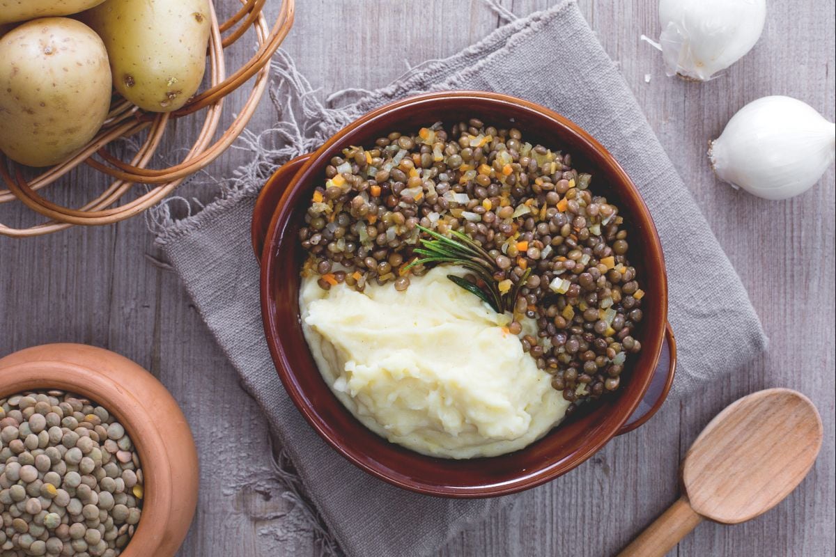 Purê de batatas e lentilhas