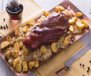 Jarrete defumado com batatas e chucrute
