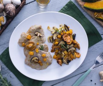 Escalopes ao vin santo com abóbora e cogumelos mistos