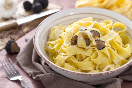 Pappardelle com trufa e creme de mascarpone
