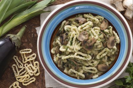 Lorighittas com berinjela e cogumelos