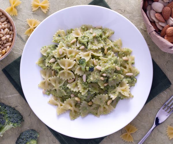 Macarrão com pesto de brócolis