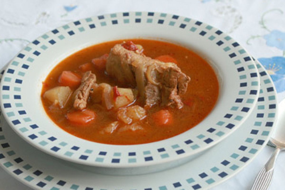 Ensopado de costelas (guiso de costillas)