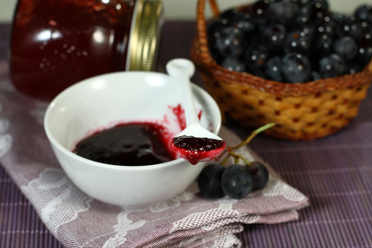 Geleia de uva morango e canela