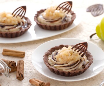 Tortinhas de Nesquik com peras caramelizadas