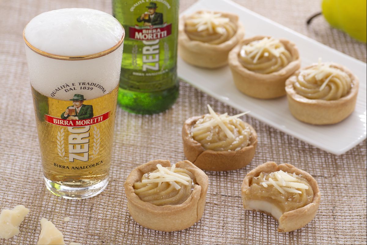 Copinhos de cerveja com creme de parmesão
