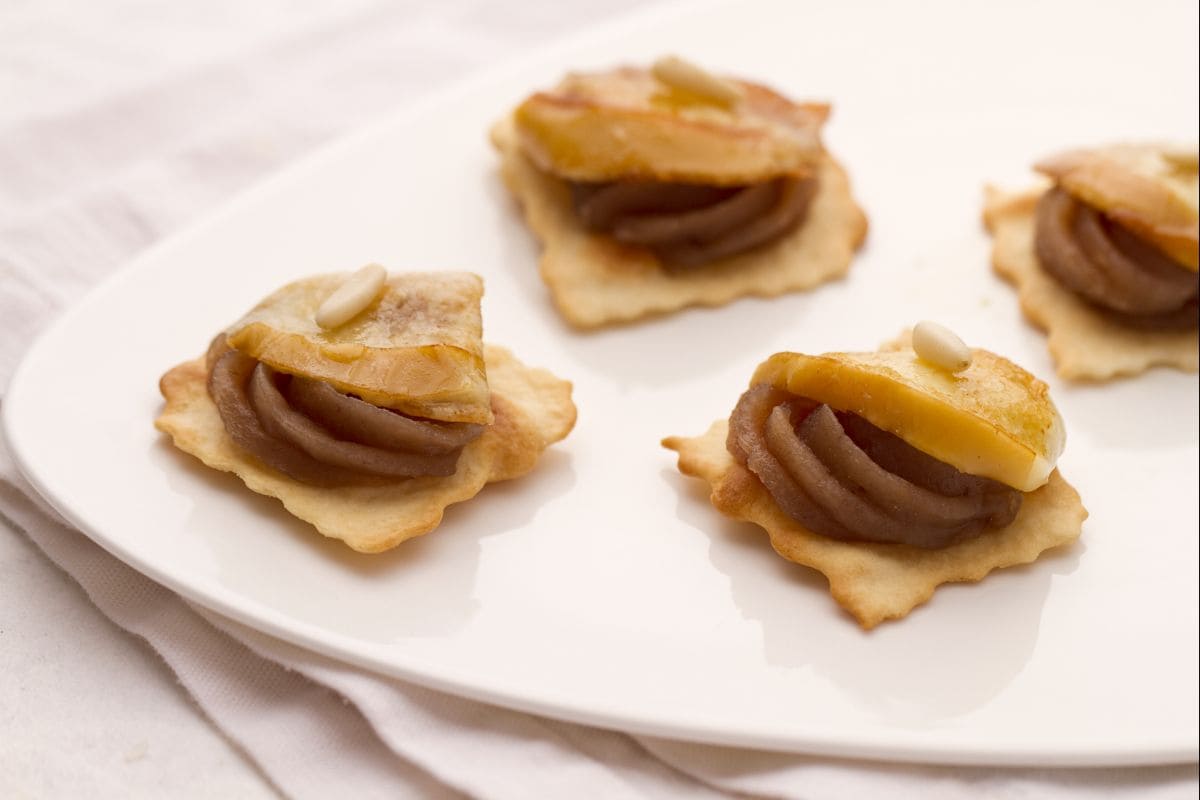 Folhados com creme de castanha e queijo scamorza