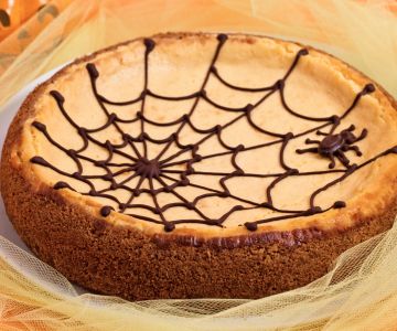 Cheesecake de abóbora com teia de aranha