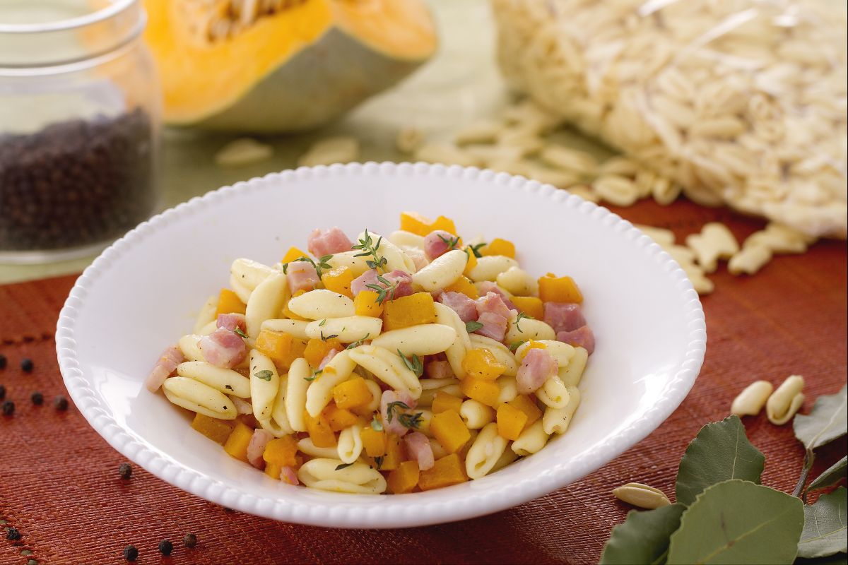 Cavatelli com bacon e abóbora