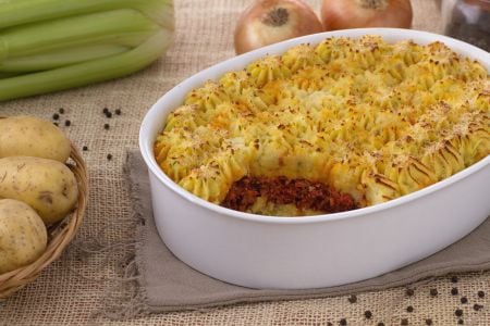 Torta de batatas com recheio de ragu de cotechino