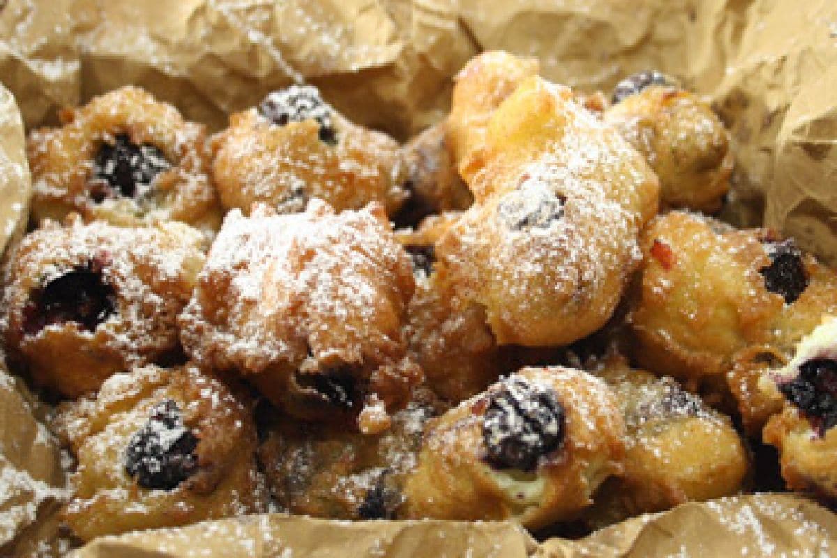 Panquecas de uva Isabel com conhaque e canela