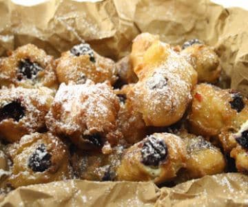 Panquecas de uva Isabel com conhaque e canela