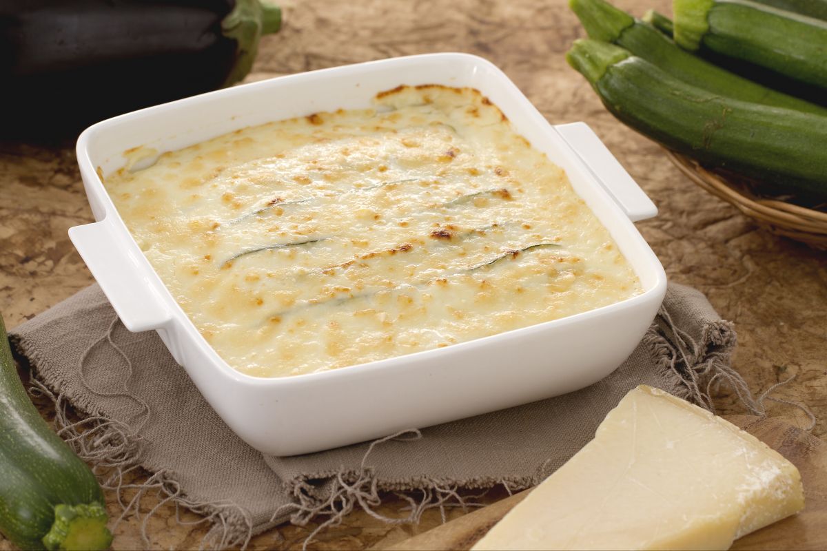 Parmigiana branca de legumes e parmesão