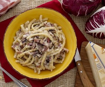Scialatielli com radicchio e fonduta de Montasio