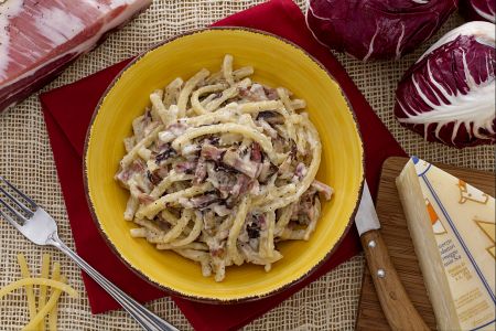 Scialatielli com radicchio e fonduta de Montasio
