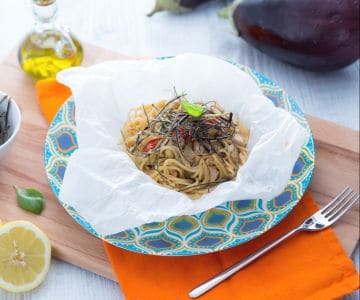 Spaghetti integrais terra e mar ao cartoccio
