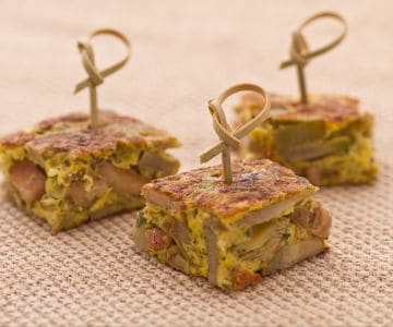 Frittata de alcachofras, cogumelos e bacon defumado