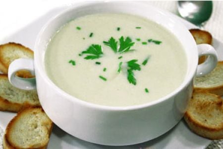 Vichyssoise (creme fria de alho-poró e batata)