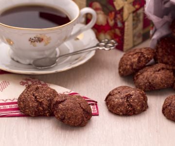 Biscoitinhos especiados com chocolate e amêndoas