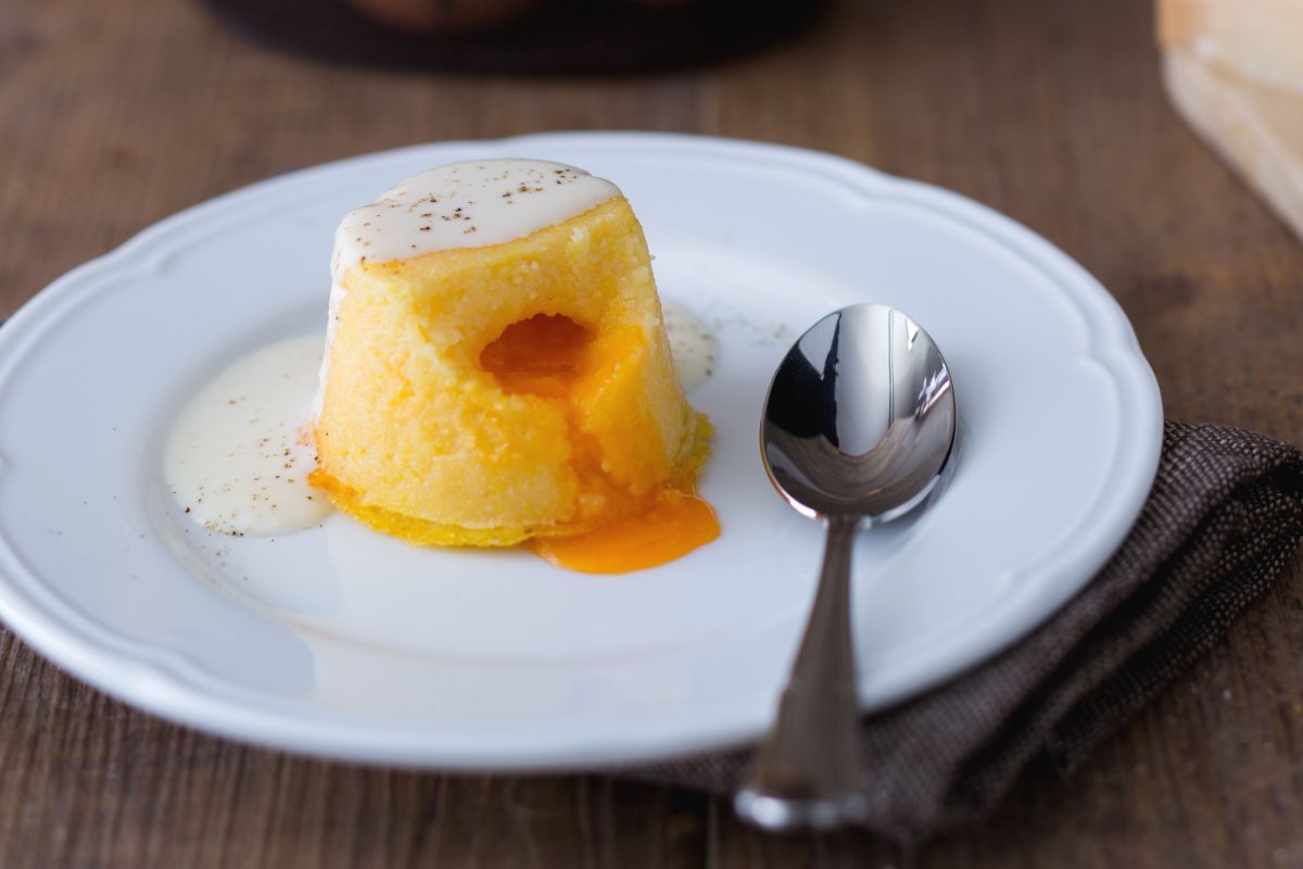 Bolinho de polenta com coração derretido