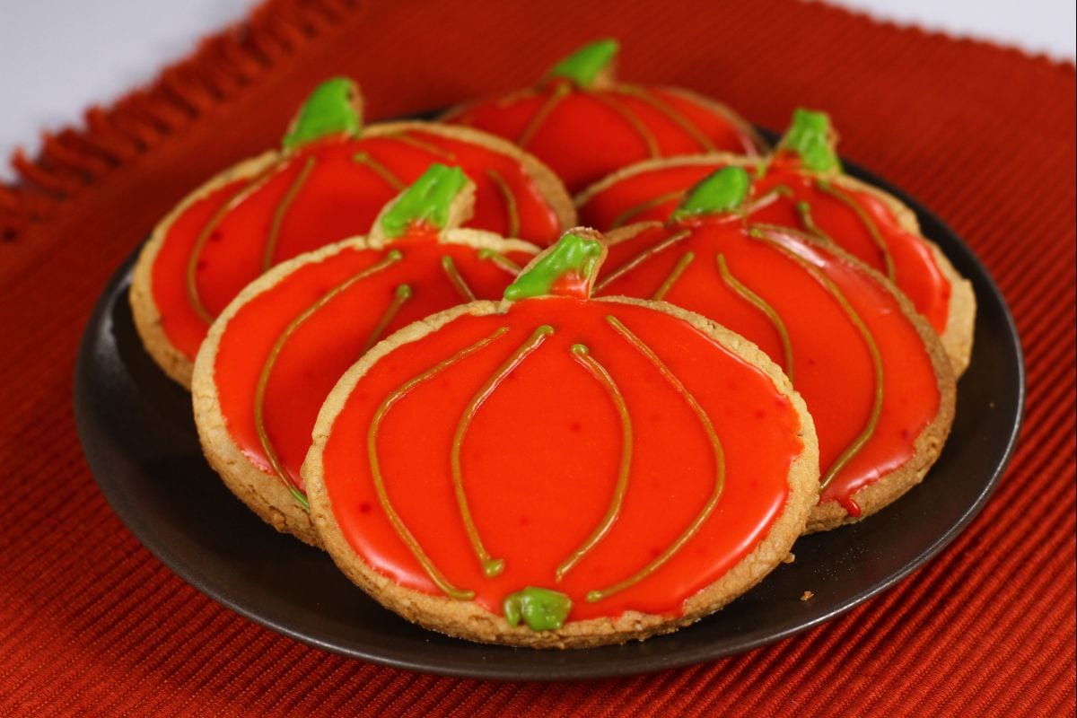 Biscoitos de Halloween em formato de abóbora