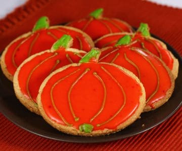Biscoitos de Halloween em formato de abóbora