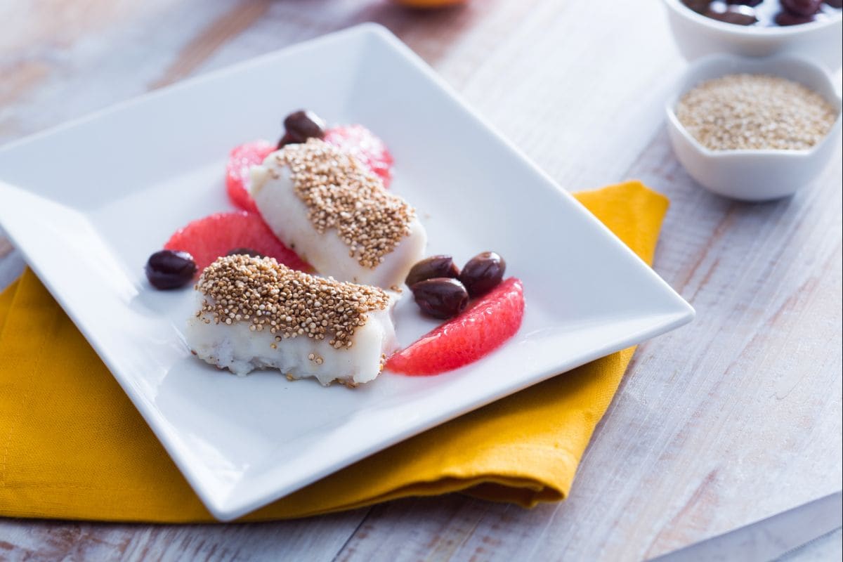 Merluza crocante com salada de toranja