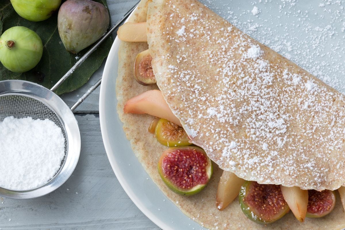 Crepes integrais com figos e peras