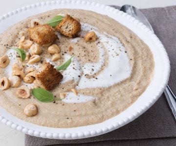Sopa de pastinaca e avelãs