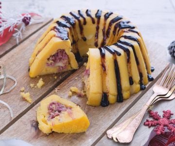 Timbal de polenta e cotechino