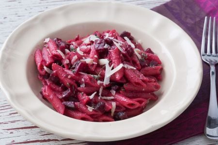 Massa com beterraba e pecorino