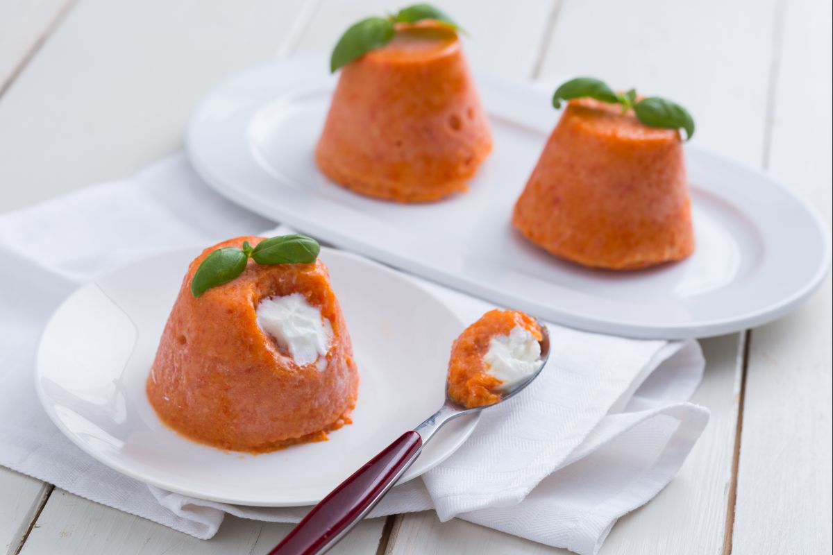 Mini bavaroises de pimentão e queijo robiola
