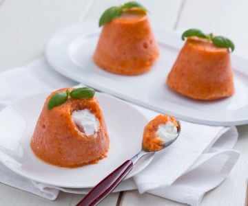Mini bavaroises de pimentão e queijo robiola