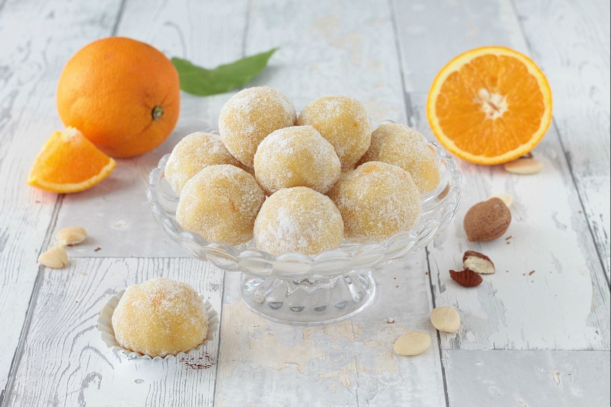 Bolinhas de amêndoas e laranja