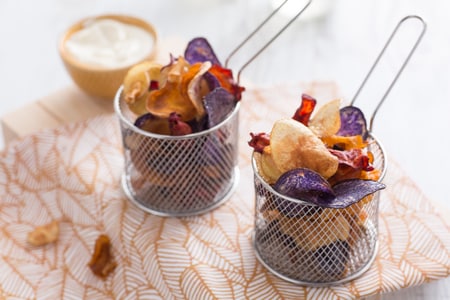 Chips de tubérculos e maionese de gengibre