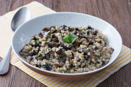 Fregola com cogumelos portobello