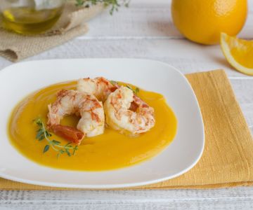 Camarões ao molho de laranja com creme de abóbora