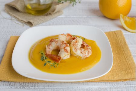 Camarões ao molho de laranja com creme de abóbora