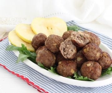 Almôndegas de carne e maçãs