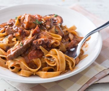 Fettuccine ao molho de polvo e porcini
