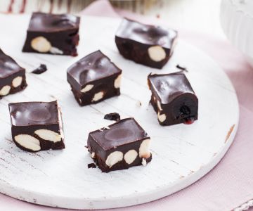 Doce vegano de cacau e amarena