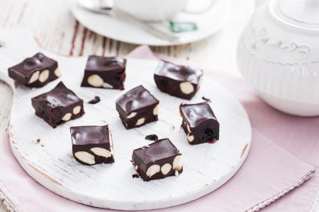 Doce vegano de cacau e amarena