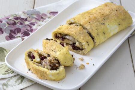Rolo de omelete gratinado