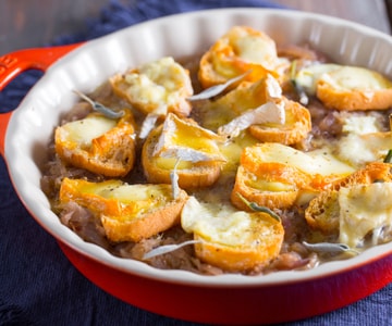 Sopa de cebola com 4 queijos franceses