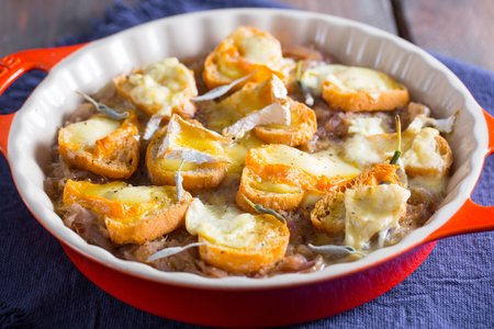 Sopa de cebola com 4 queijos franceses