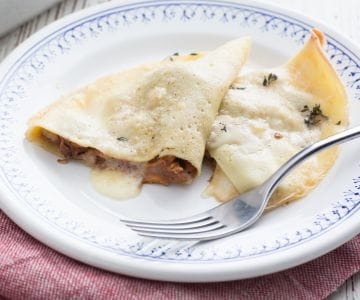 Crepe salgadas com chanterelles e bacon