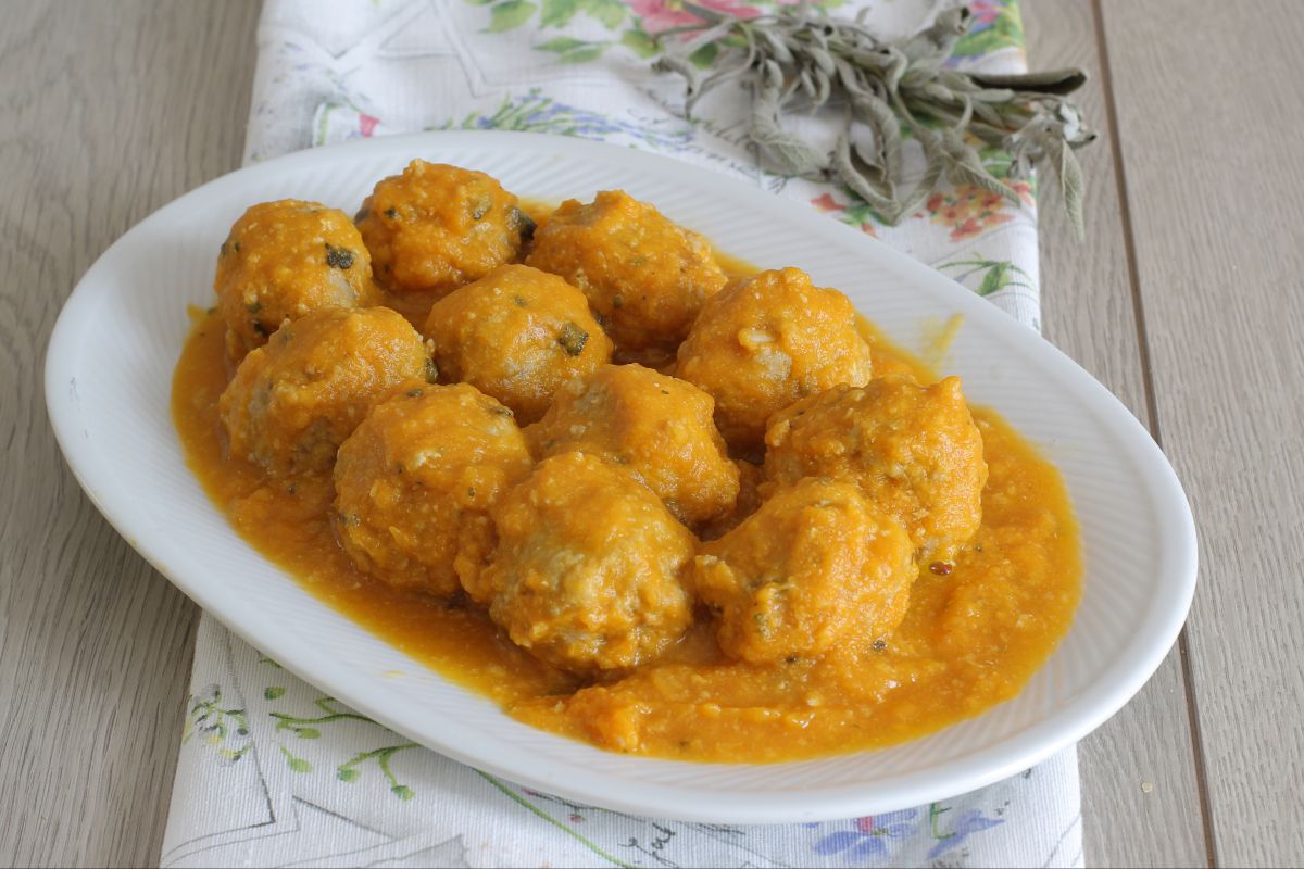 Almôndegas de porco ao creme de abóbora
